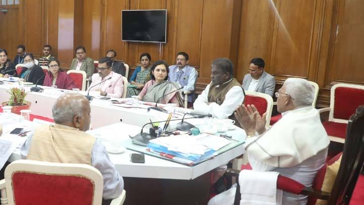 ठोस क्रियान्वयन के लिए निरंतर सत्यापन किया जाए : राज्यपाल श्री पटेल